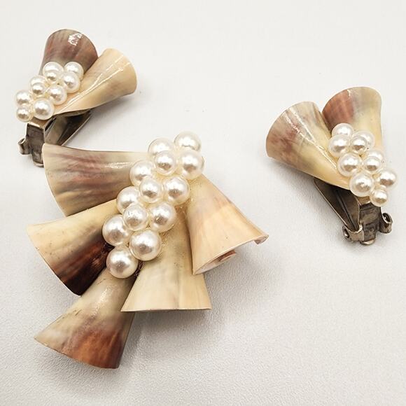 1950s Shell “Ribbon” Brooch & Clip Earrings Set • Pearl Clusters - Picture 5 of 8